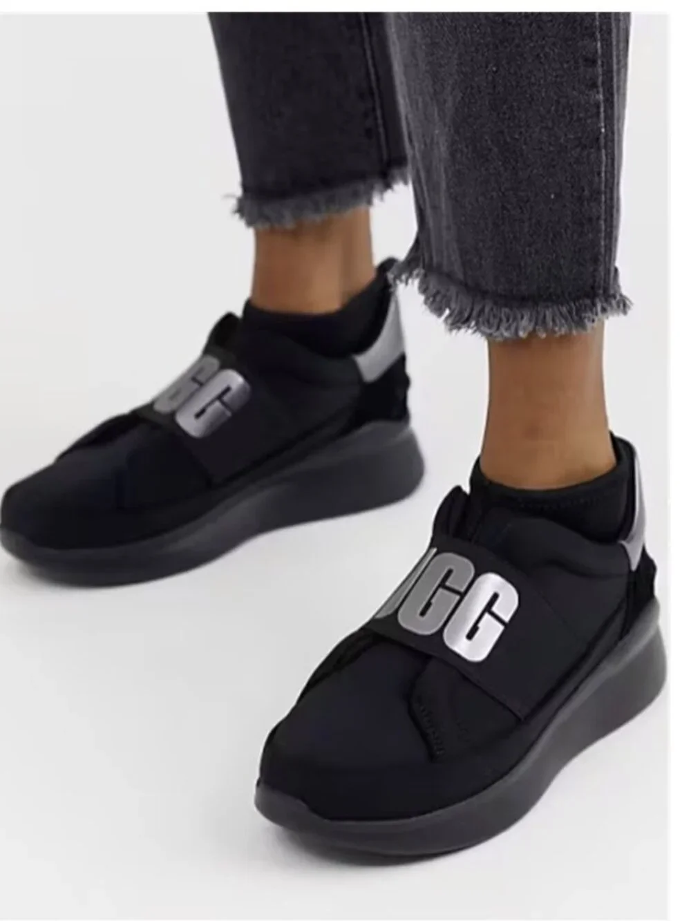 UGG Women's Neutra Metallic logo Slip On Chunky Platform Sneaker Shoes Black 9
